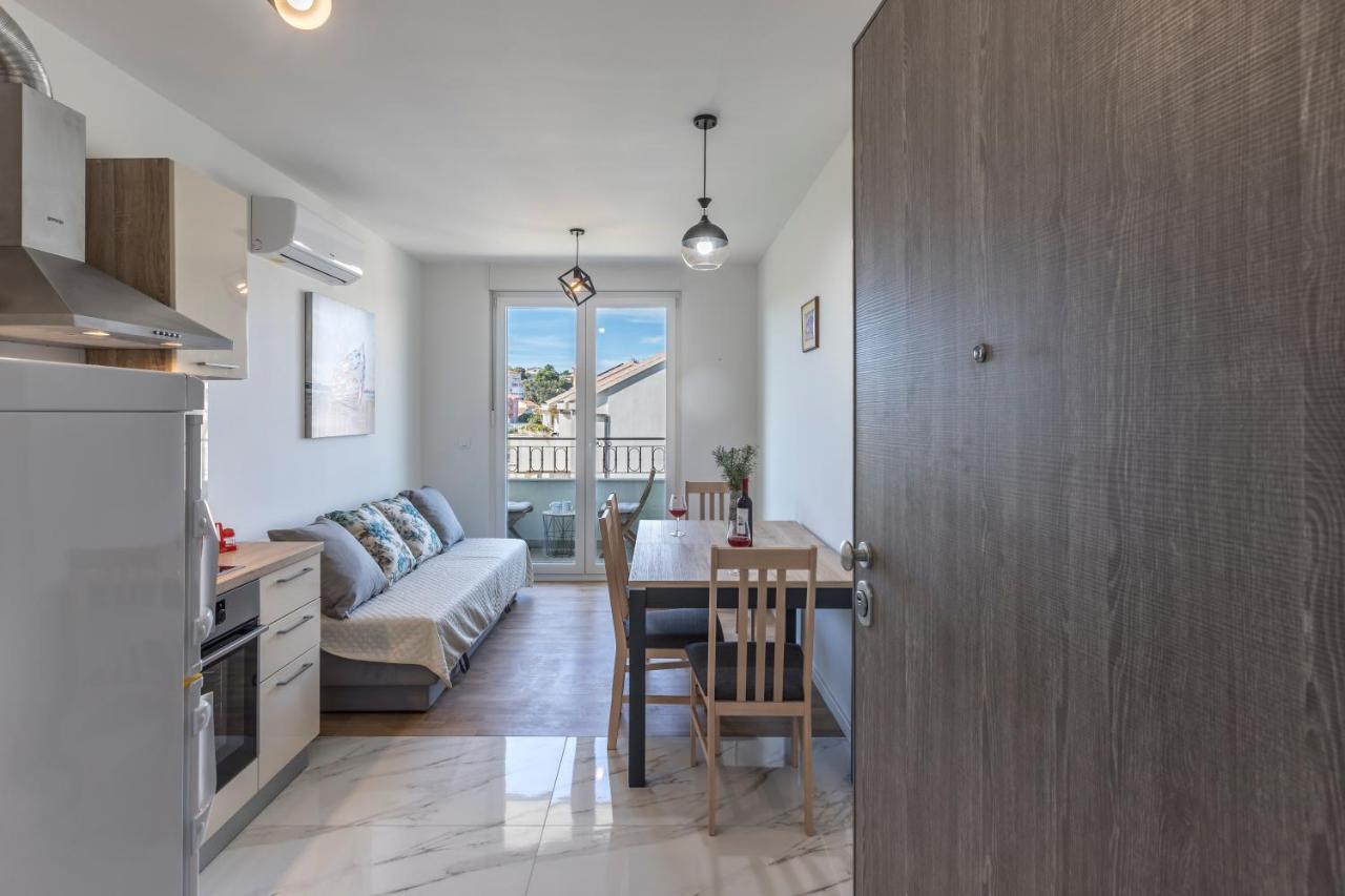 דירות ספליט Apartman Lukiana*** מראה חיצוני תמונה