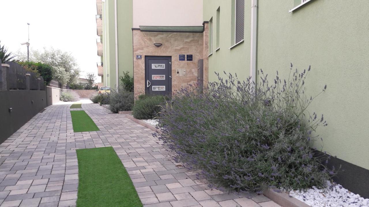 דירות ספליט Apartman Lukiana*** מראה חיצוני תמונה
